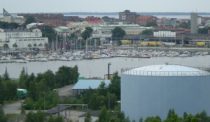 Utsikt mot Gästhamnen - och det märks att Karlskrona är en ö, för vattnet fortsätter ju på andra sidan centrum