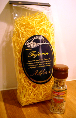 Pasta och kryddblandning med peppar, vitlök och peperoncino från www.risotto.nu