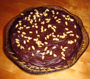 Chokladkaka med tryffel och pinjenötter