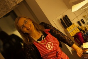 Maria pausar lite i köksstöket Maria pausar lite i köksstöket