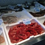Fisk och skaldjur till salu på Centro Ittico di Terracina