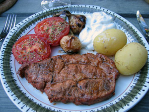 Grillad fläskkarré med färskpotatis m.m.