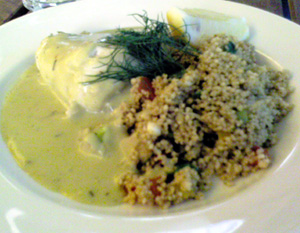 Sparrisfylld gös med couscous och basilikasås