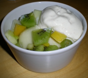 Fruktsallad med kesellaglass