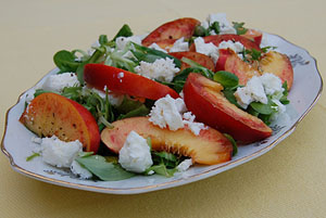 Sallad med nektariner och fetaost