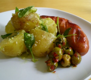 Lime- & parmesanpotatis, chorizo och chilimarinerade oliver