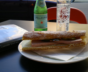 Leverpastejmacka och San Pellegrino på Xoko