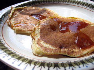 Amerikanska pannkakor med lönnsirap