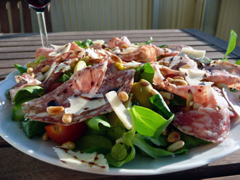 Sallad med fänkålssalami och parmesan