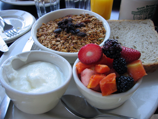 Granola & fruit salad