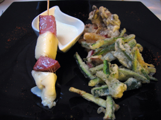 Grillspett, tempura och ostdip