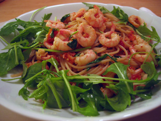 Spaghetti con gamberetti e rucola