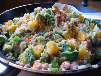 Bulgur med kräftstjärtar, apelsin och avokado