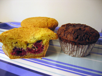 Amerikanska hallonmuffins och Chocolate chip muffins